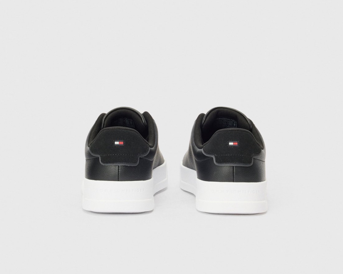 Tommy Hilfiger - 2
