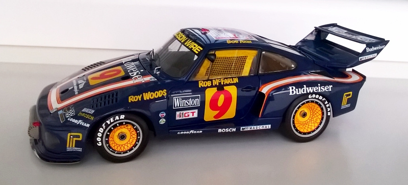 Závodní Porsche 1/18 - 2