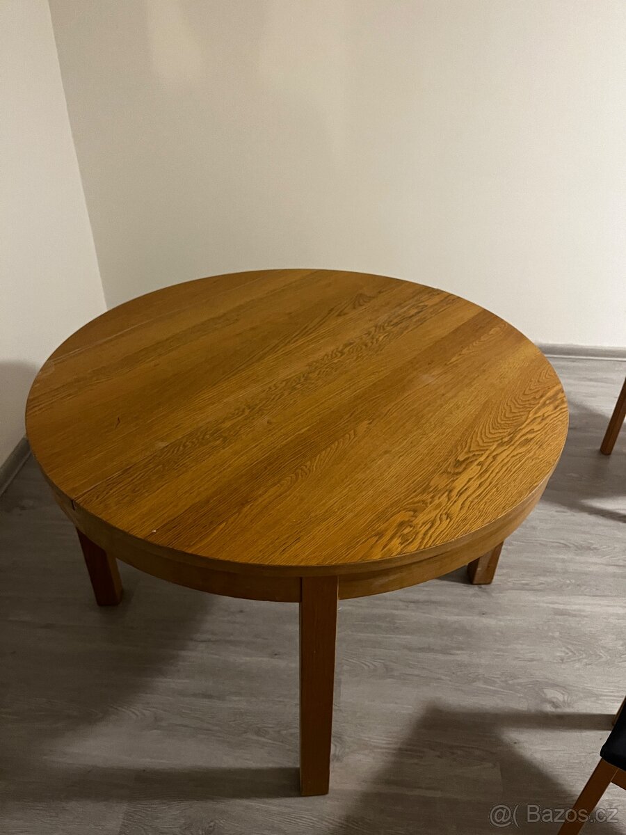 Stůl se židlemi - 2
