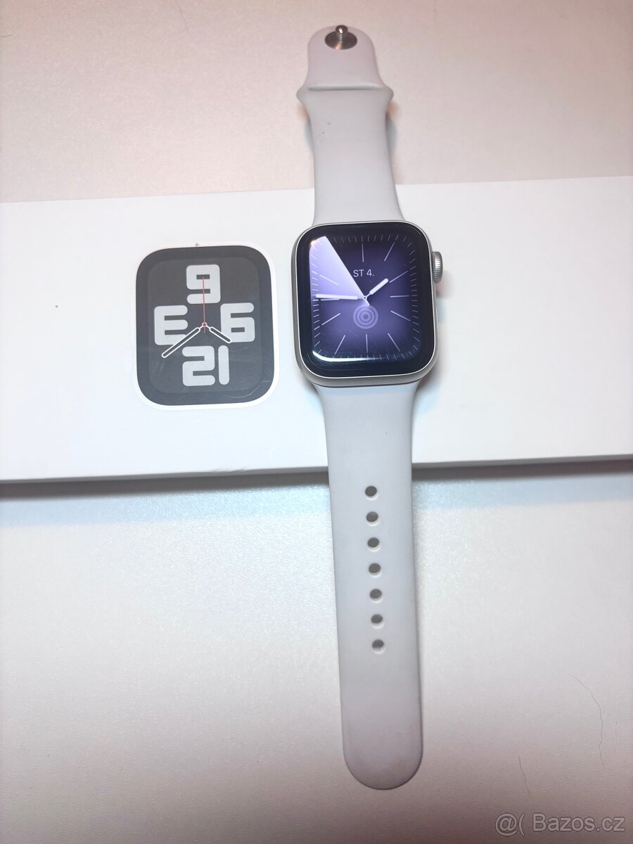 Apple watch SE 2.generace 40mm - 90% baterie - 2