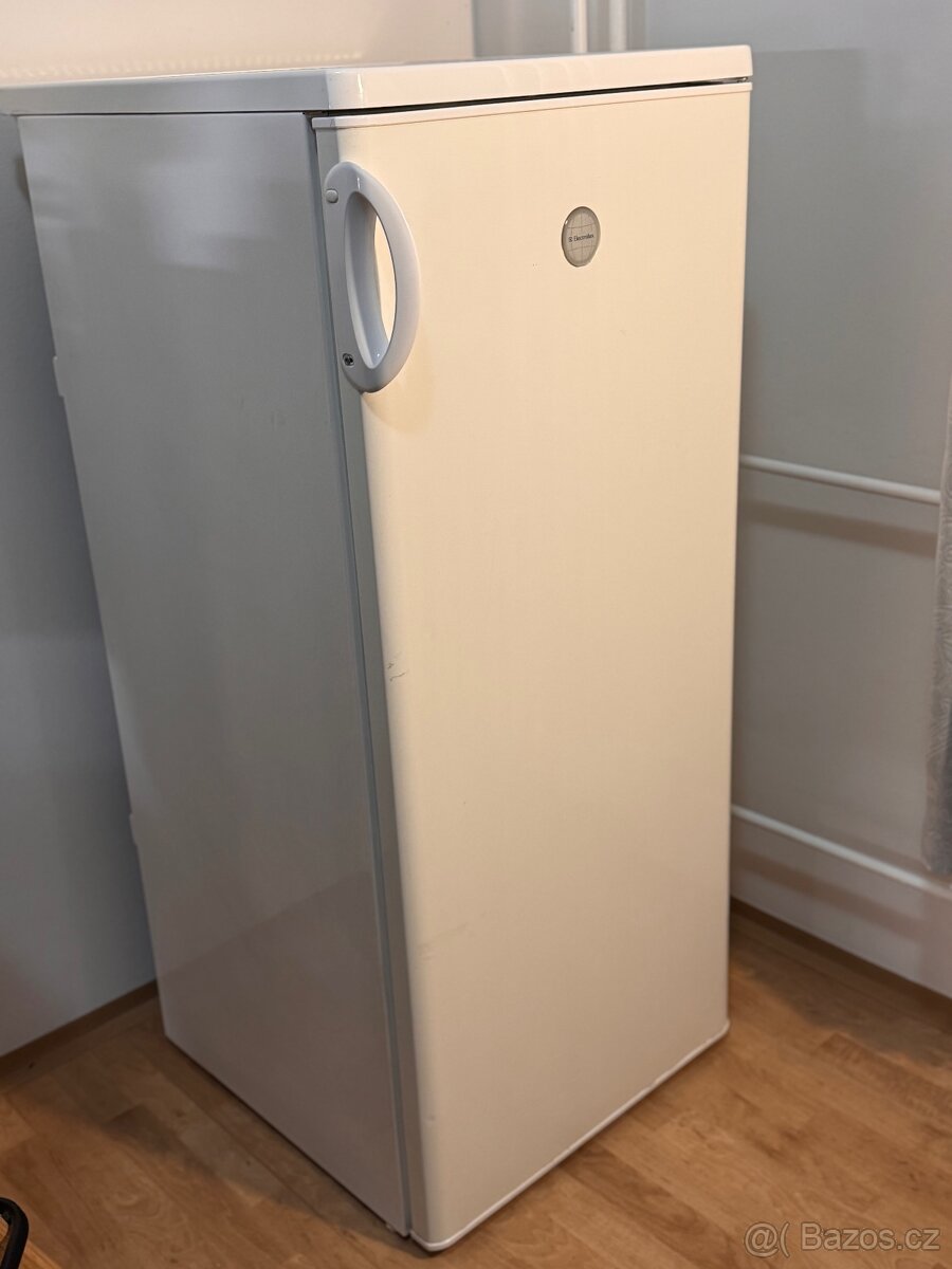 Lednice Electrolux ERC 2443 - 2