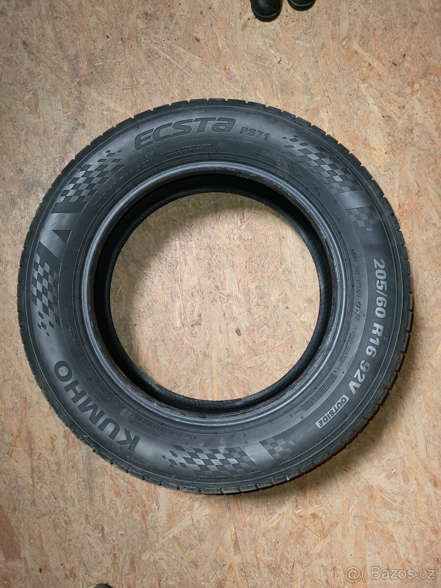 Kumho ECSTA PS 71205/60 R18 92V - 2