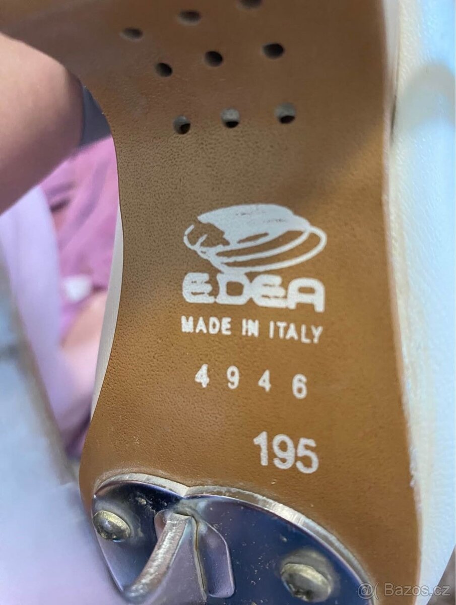 Dívčí brusle
LEDNÍ BRUSLE
LEDNÍ BRUSLE - 2