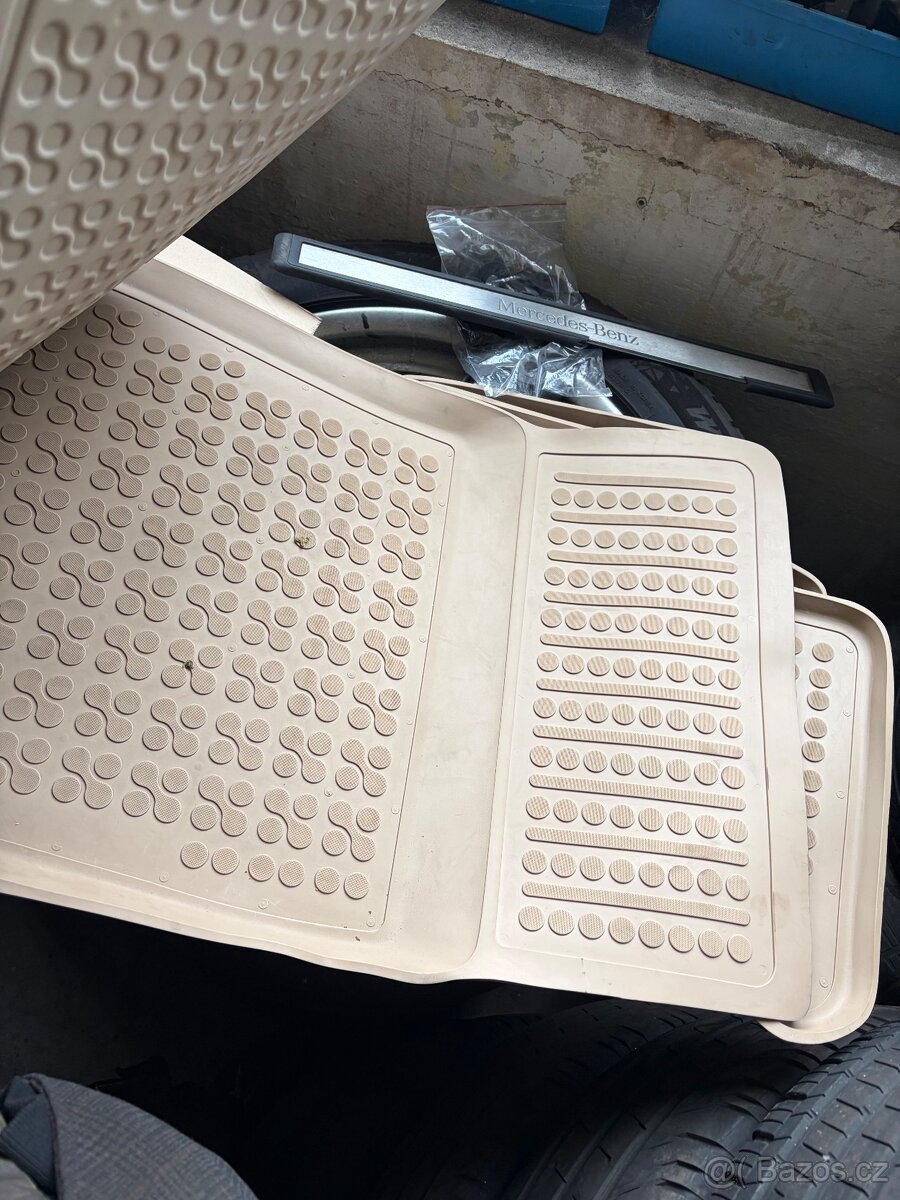 Gumové auto koberce Mercedes W211 - 2