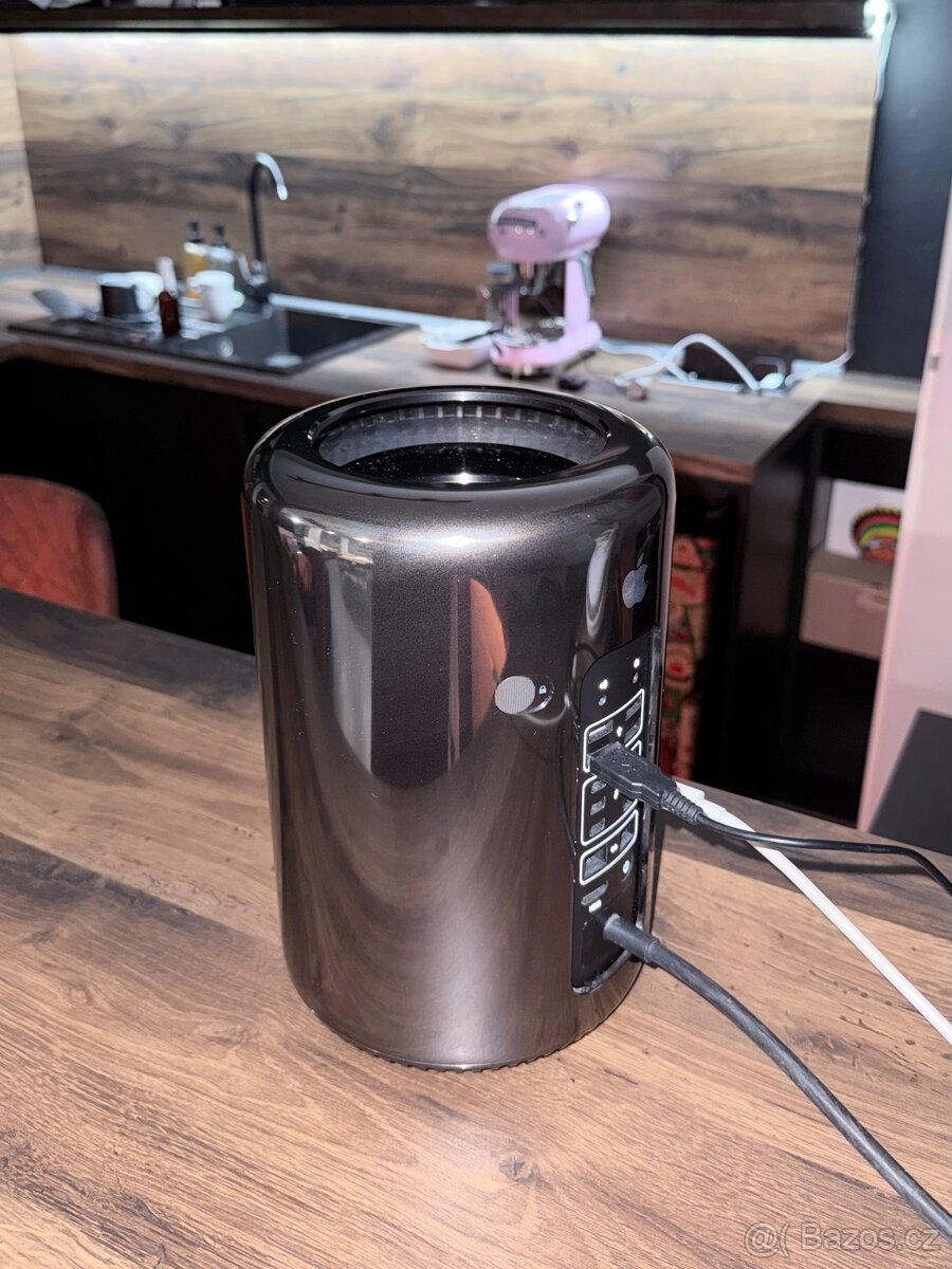 Apple Mac Pro (Late 2013) “Trash Can” – Xeon 3.7 / 16GB / 25 - 2