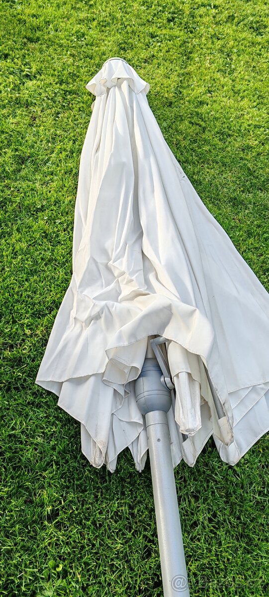 Slunečník včetně betonového podstavce - 2