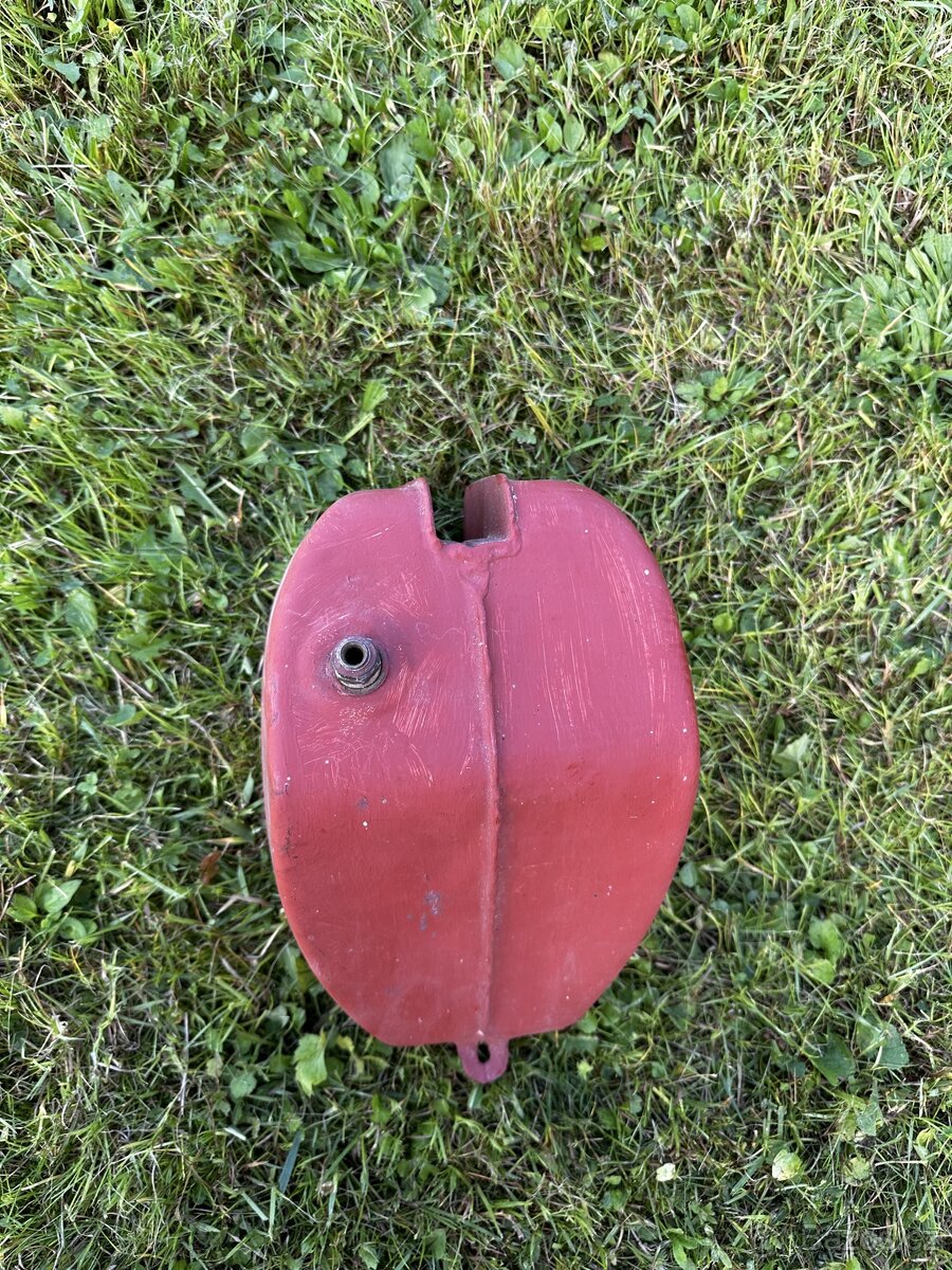 Palivová nádrž - 2