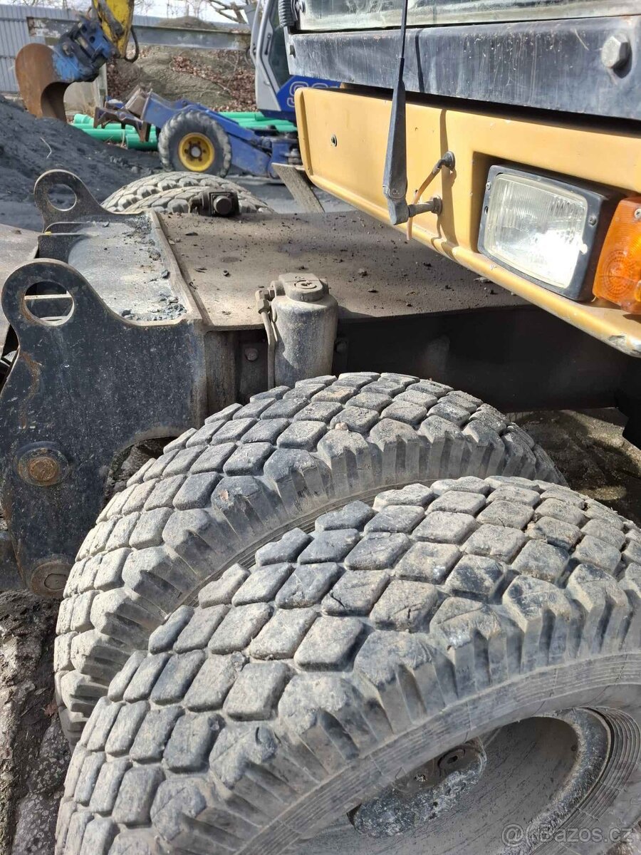 Kolový bagr Caterpillar M315 - 2