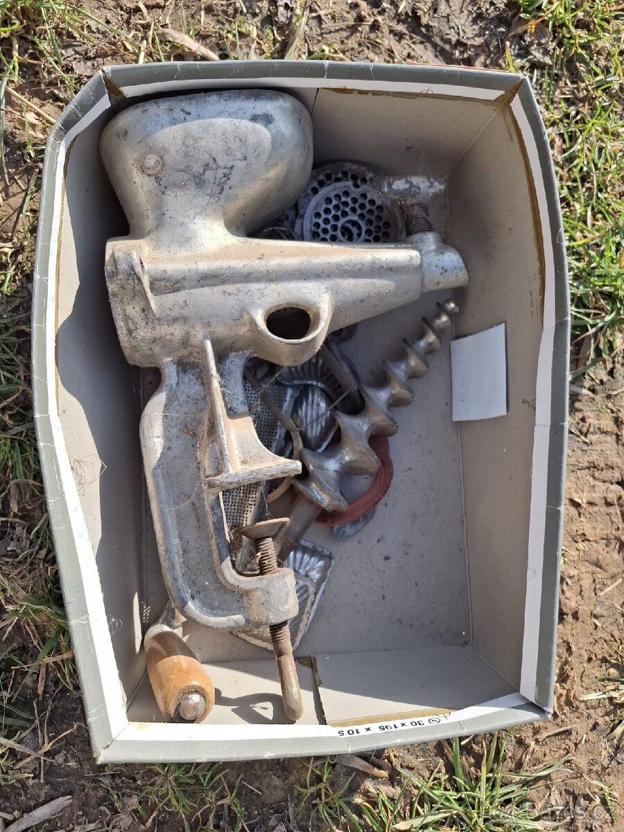 Starý mlýnek na maso - 2