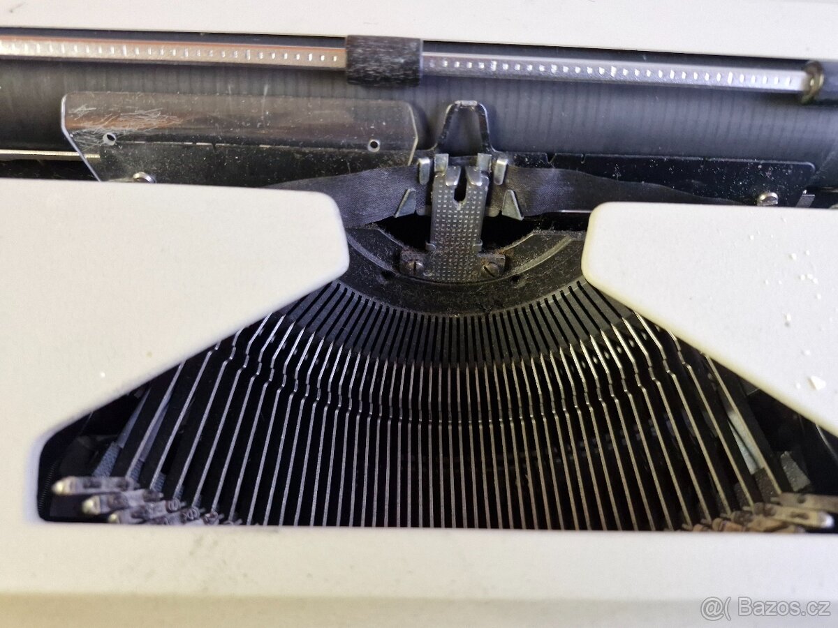 Prodám psací stroj CONSUL - 2