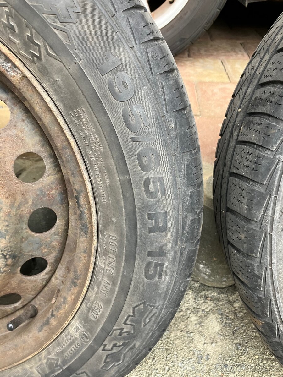 Sada 15"kol Toyota Prius3 (5x100)+poklice+20 matic - 2