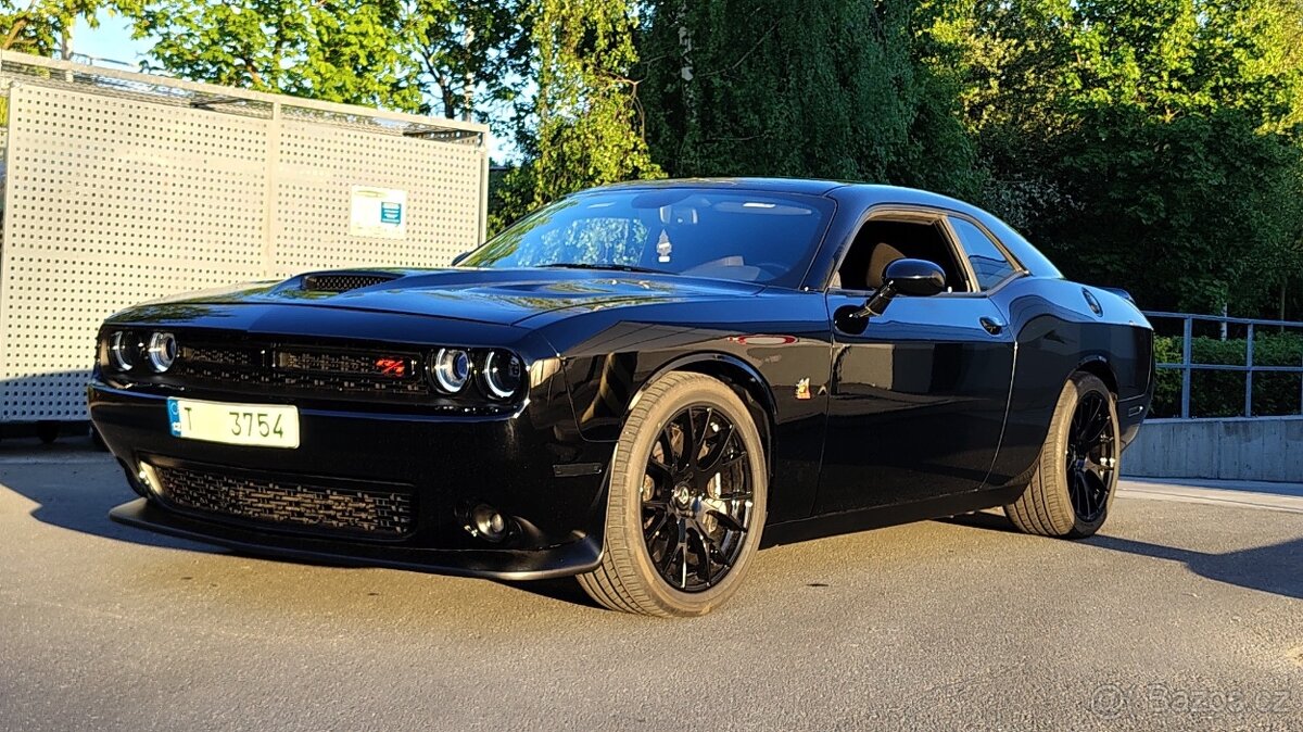 Dodge Challenger 6.4 scat pack 6,4 srt - 2