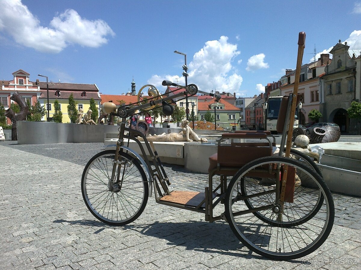 Invalidní tříkolka. - 2