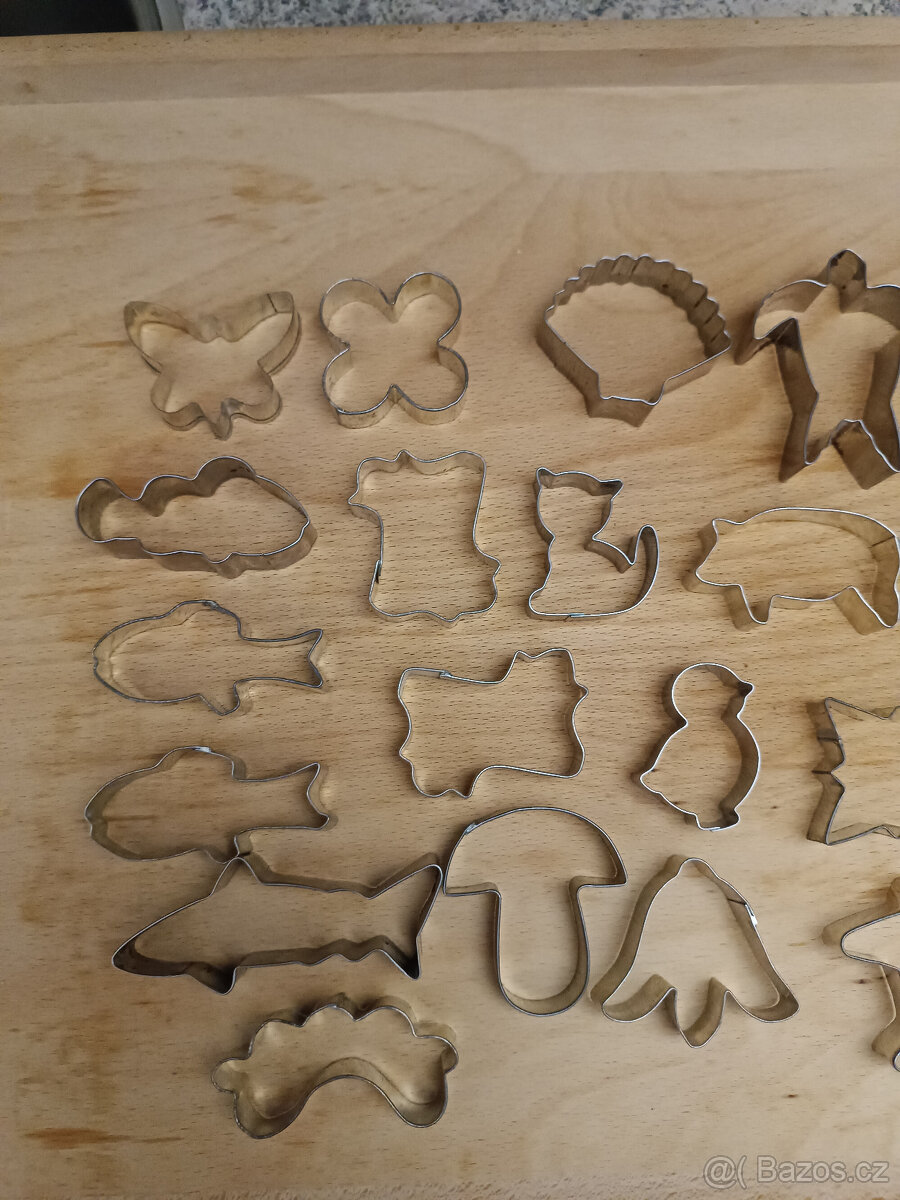 Vykrajovátka na cukroví+formičky - 2