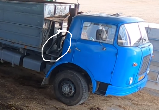 Prodám konzoly s tlumičem vyfuku za kabinou Liaz MTS - 2