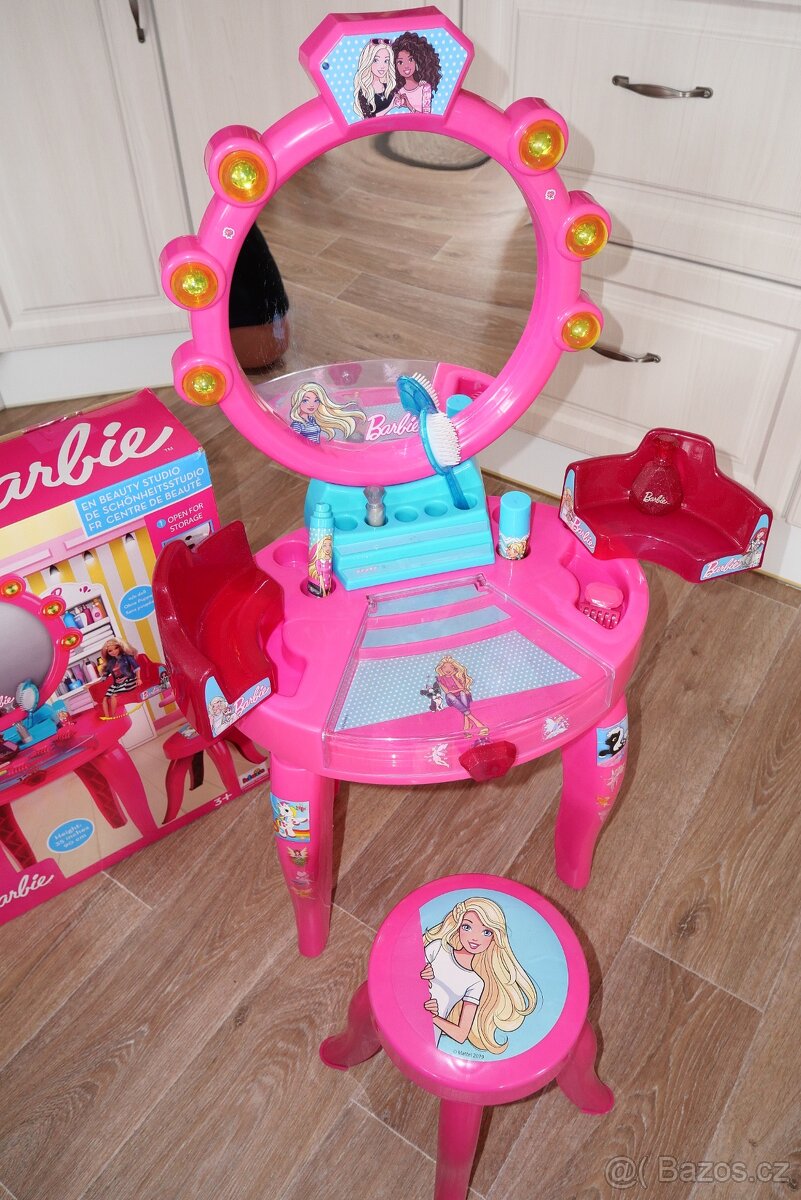 Kosmetický (toaletní) stolek Barbie - 2