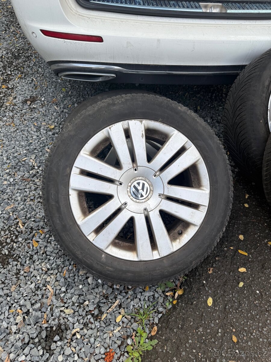 Volkswagen kola R16 original 205/55/16 zimní - 2