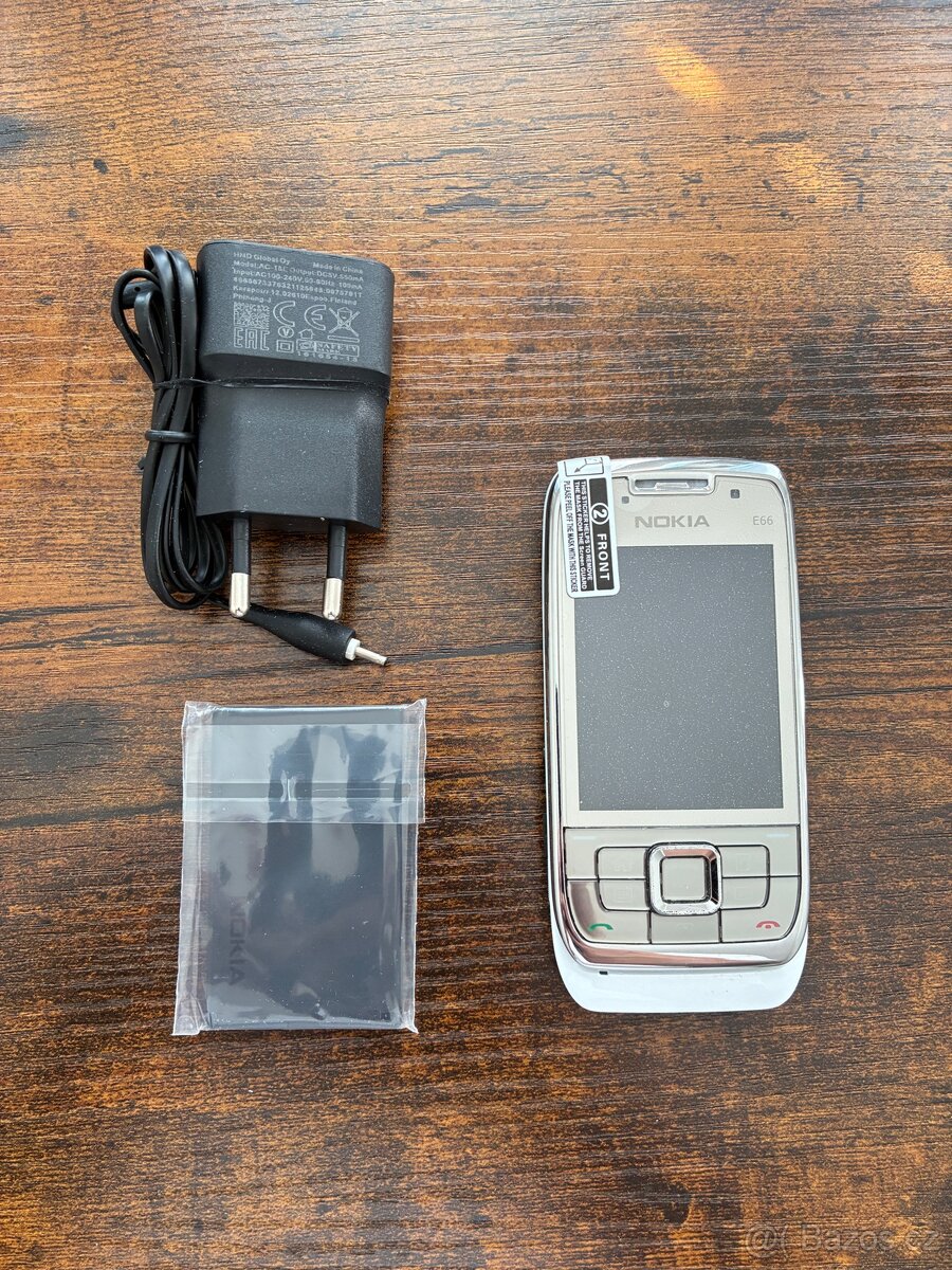 Nokia E66 - stylový slider v perfektním stavu - 2