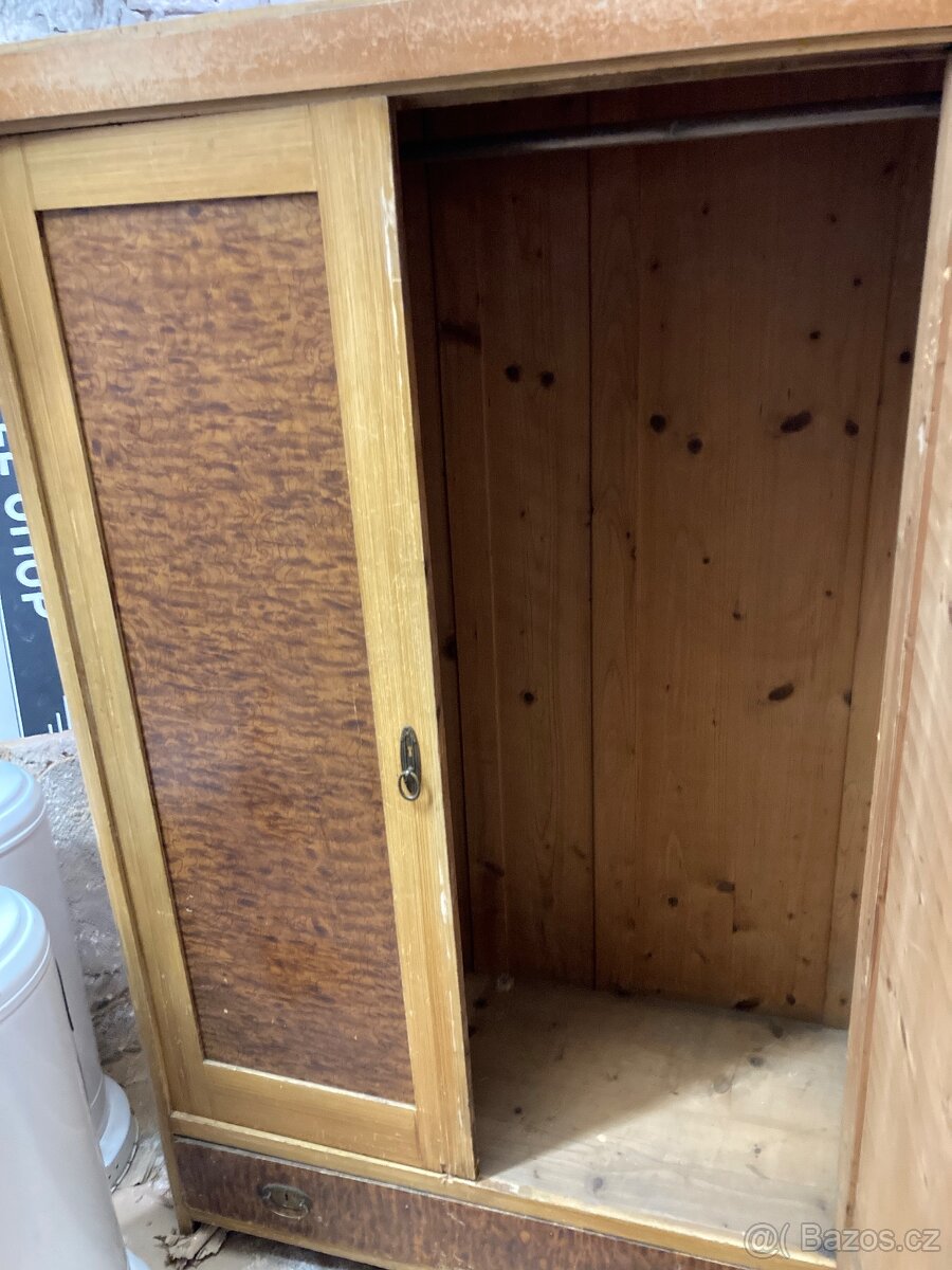 Stará skříň - 2