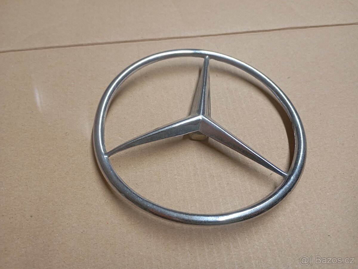 Zadní znak, hvězda kufru Mercedes Benz W123 Piano. - 2