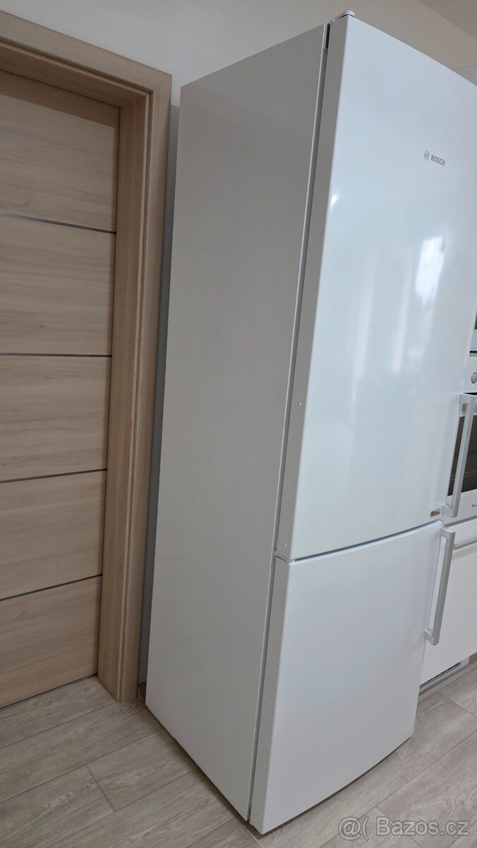 Lednice se samostatným mrazákem Bosch - REZERVACE - 2