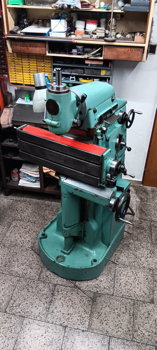 Nástrojařská frézka FN22 - 2