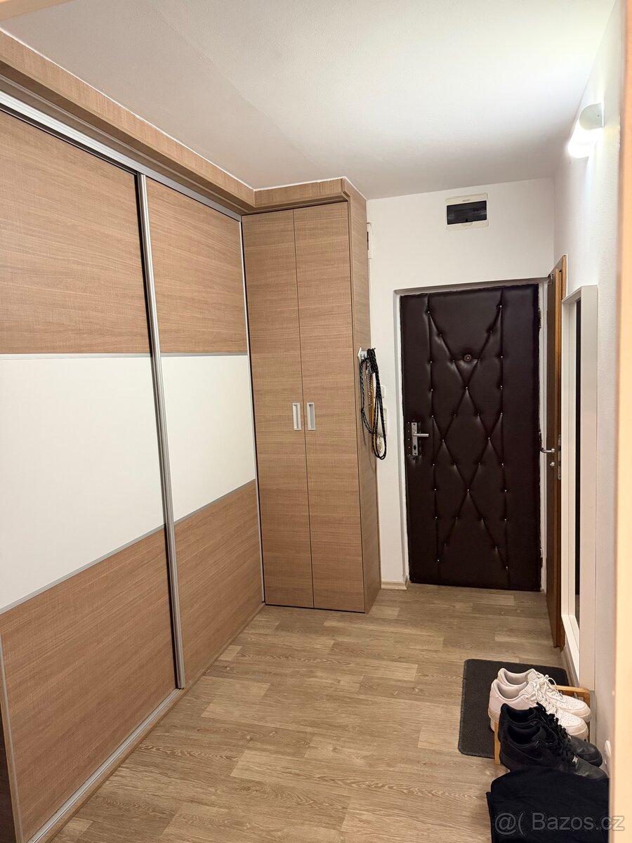 PRONÁJEM BYTU 2+1, 60 m2 s balkonem - 2