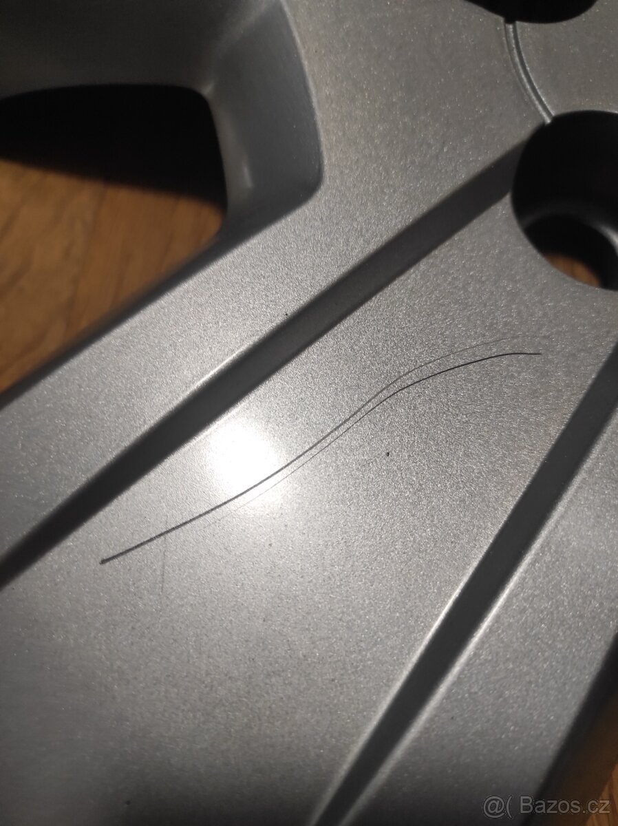 1 kus poklice Dodge (17") - 2