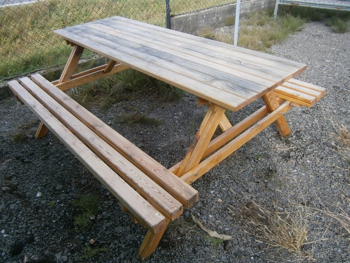 Stůl s lavicemi - 2