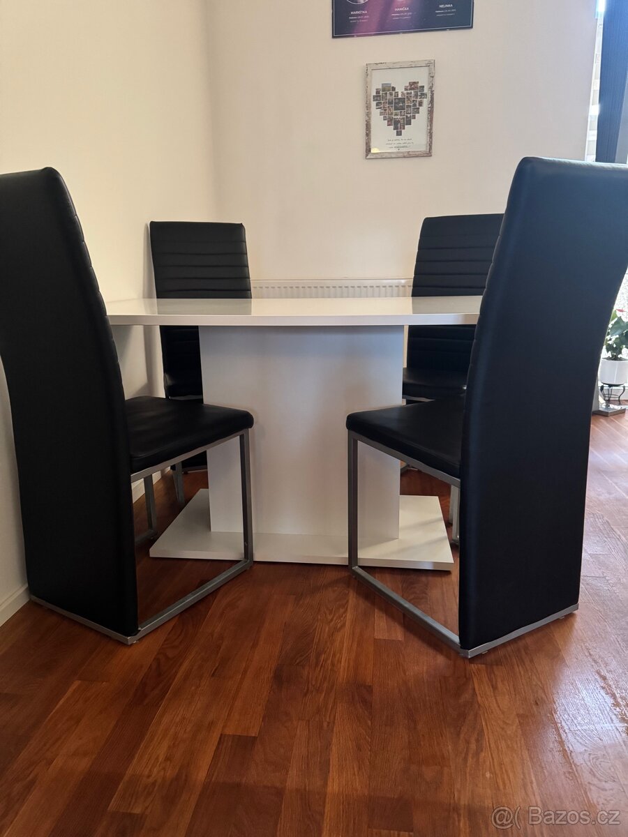 Jídelní stůl + 4 židle - 2