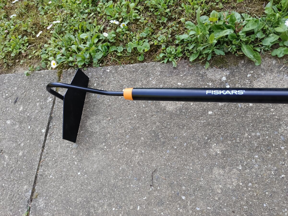 Motyčka Fiskars Solid - 2