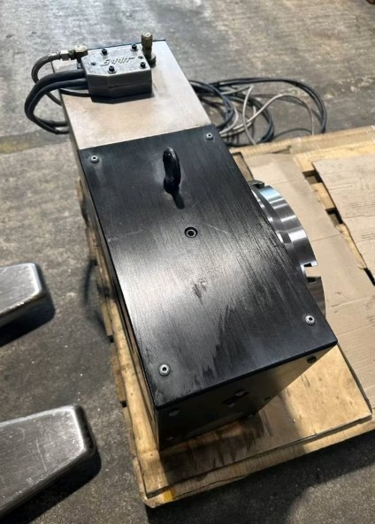 Obráběcí centra - vertikální HRT 310 - 2