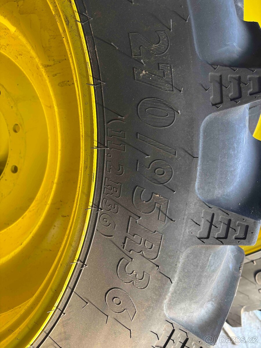 Kultivační kola na John Deere - 2