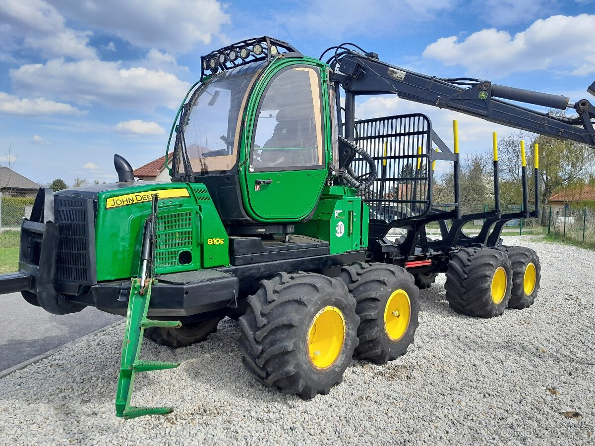 Vyvážecí souprava JOHN DEERE 810E - 2
