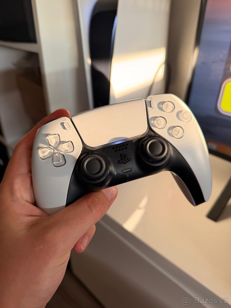 Prodám PlayStation 5 Slim + ovladač - 2