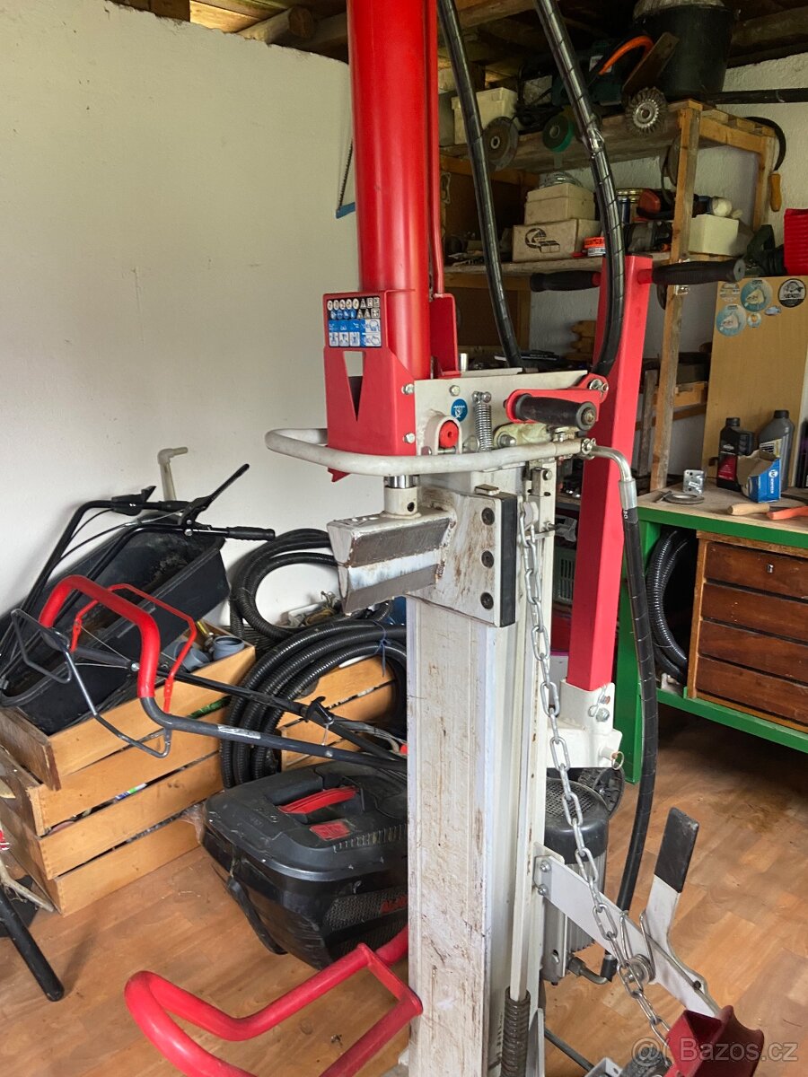 Štípačka na dřevo Vari 14Ton - 2