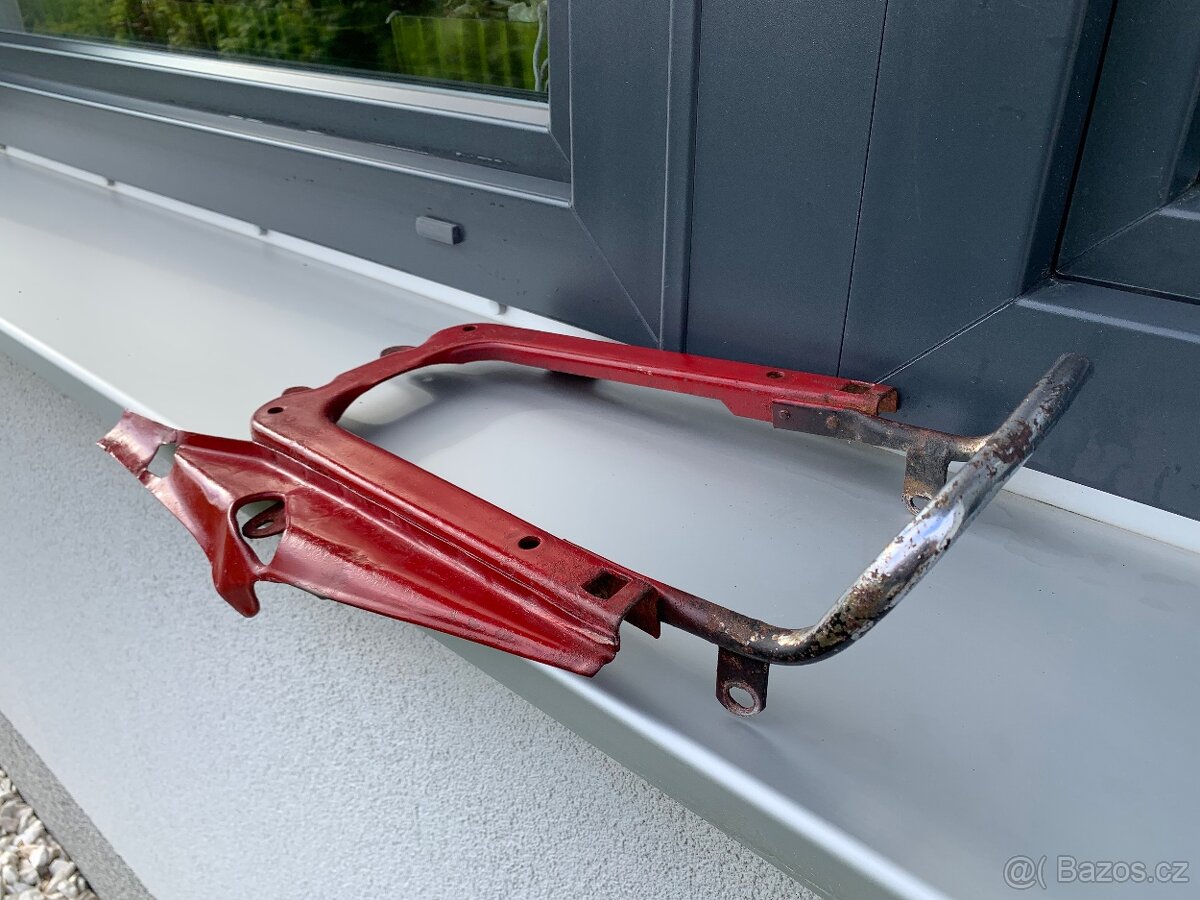 Podsedlový nosník s madlem - 2