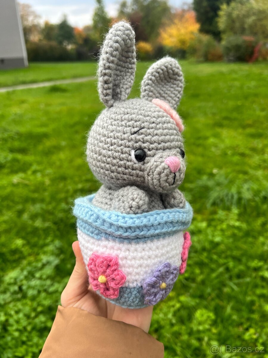 Háčkovaná hračka- velikonoční králíček - 2