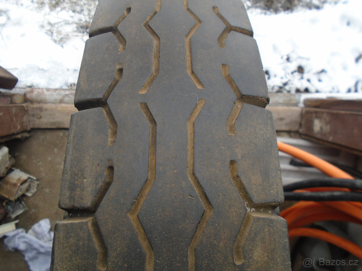 Praga, Škoda - 2 historické pneu 6-18 - 2