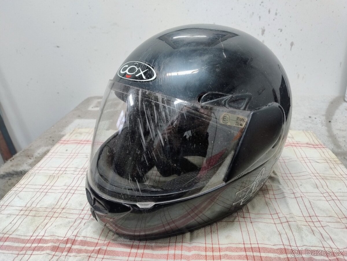 MOTORKÁŘSKÁ HELMA COX - 2