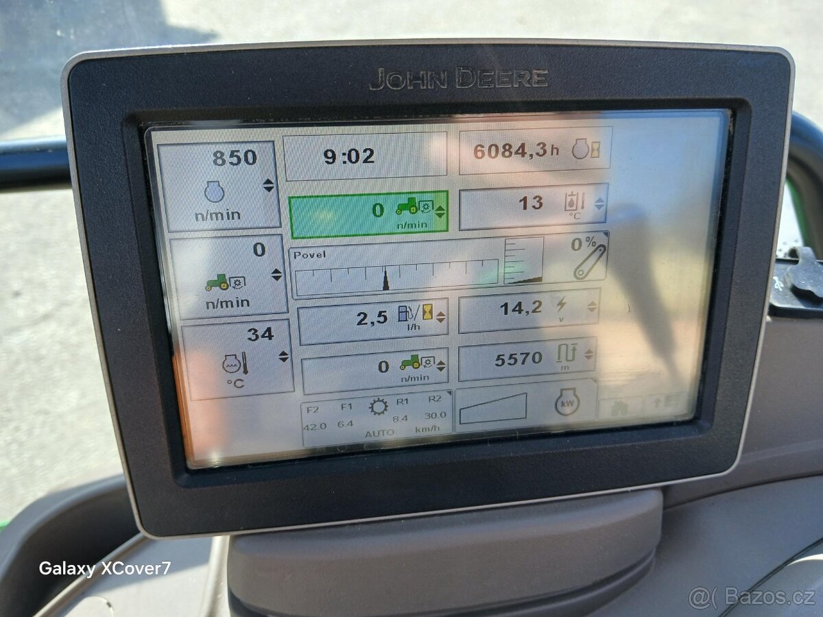 Traktor John Deere 6105R - 2