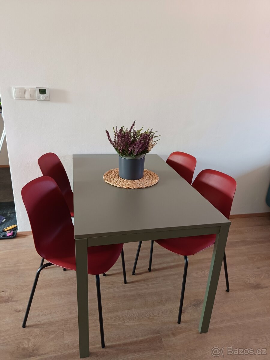 Jídelní stůl a židle - 2