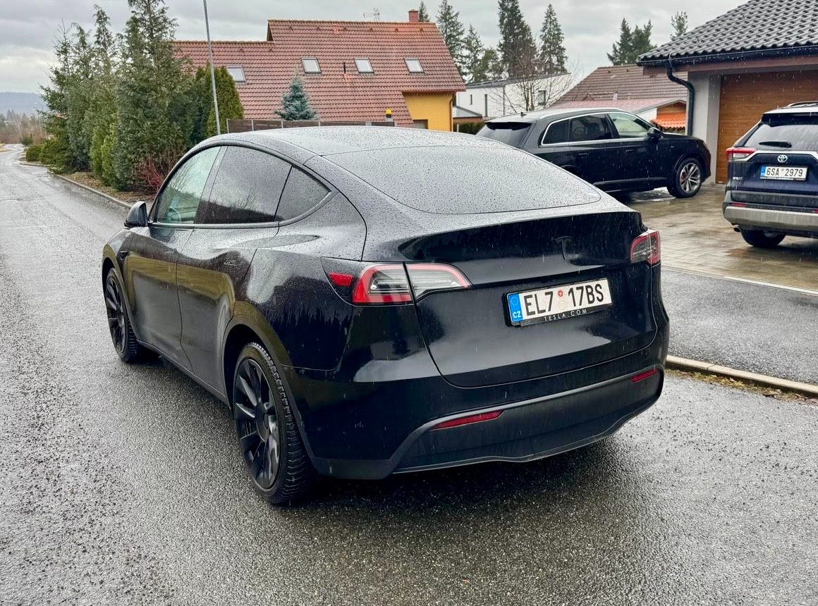 Tesla Model Y Long Range 4x4, tažné zařízení, v záruce - 2