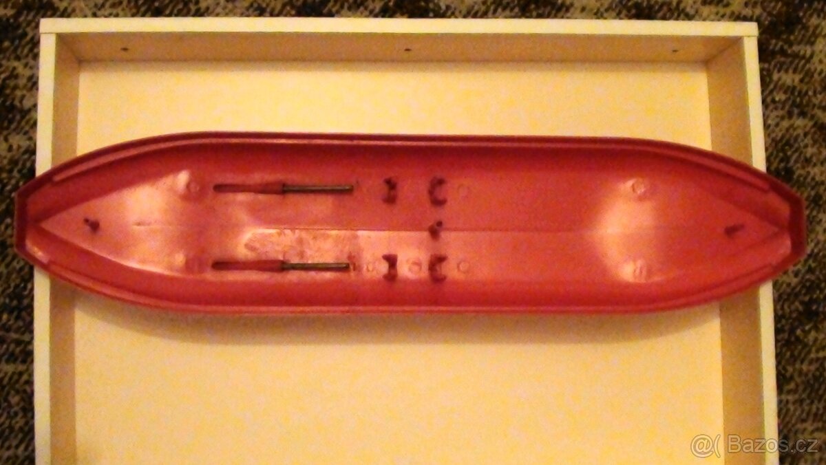 PLASTOVÝ PONOR - MODEL LODĚ - 2