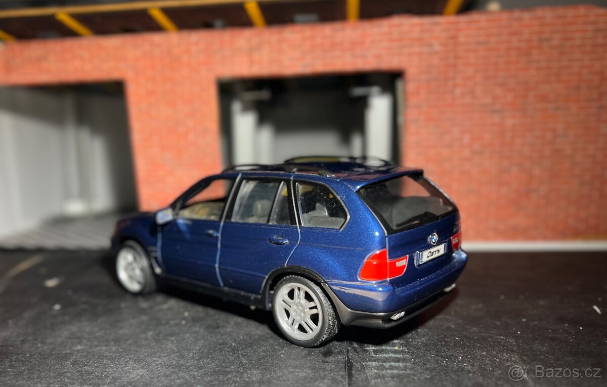 BMW X5 1:24 Maisto - 2