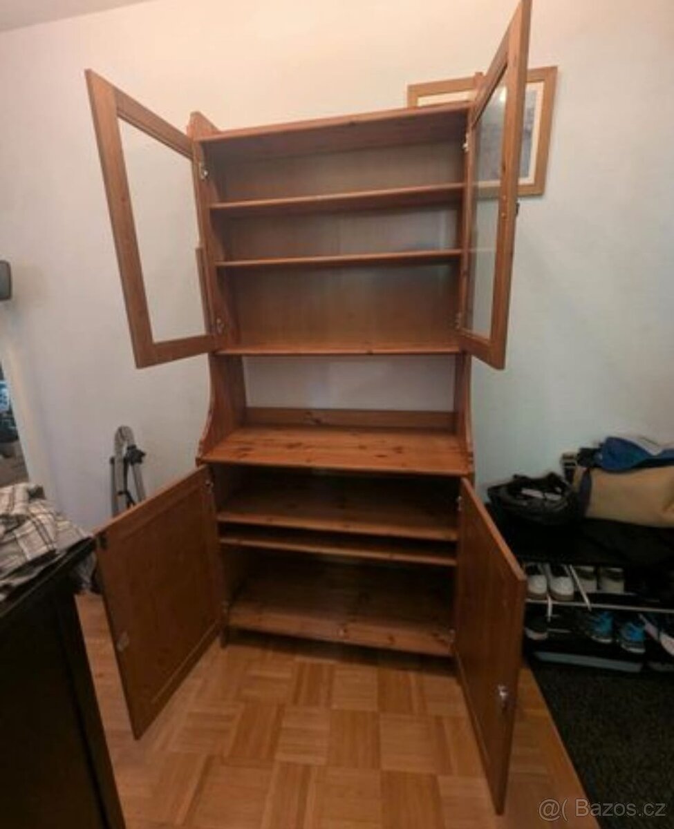VITRÍNA - PŘÍBORNÍK IKEA LEKSVIK - 2