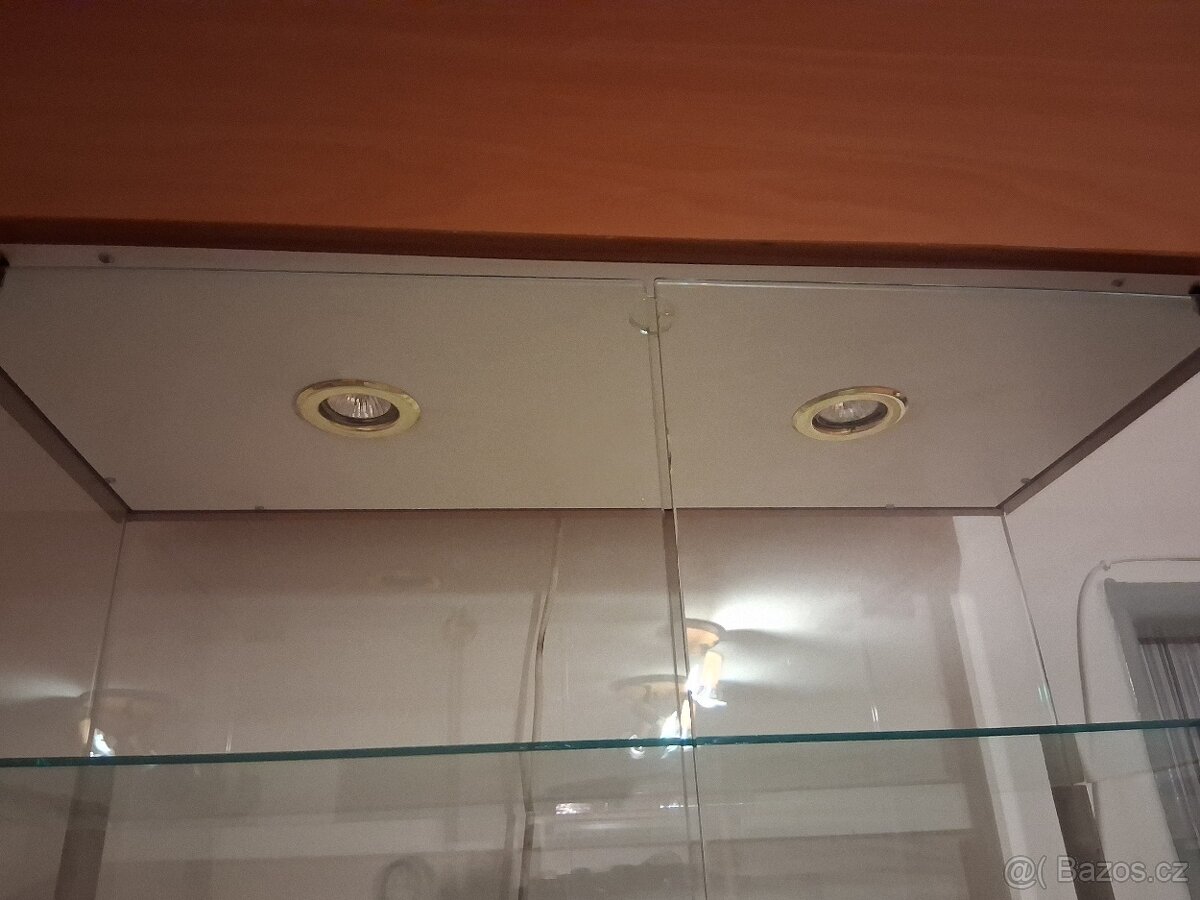 Prosklená vitrina - 2