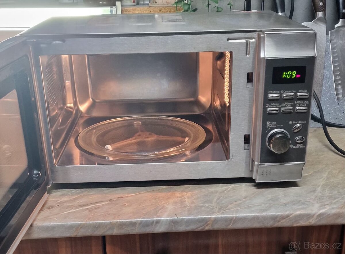 Stříbrná nerez mikrovlnka digitální - 2