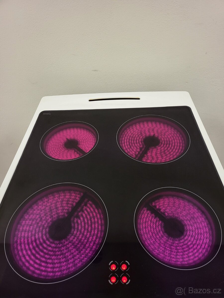 sklokeramický sporák Amica - 2