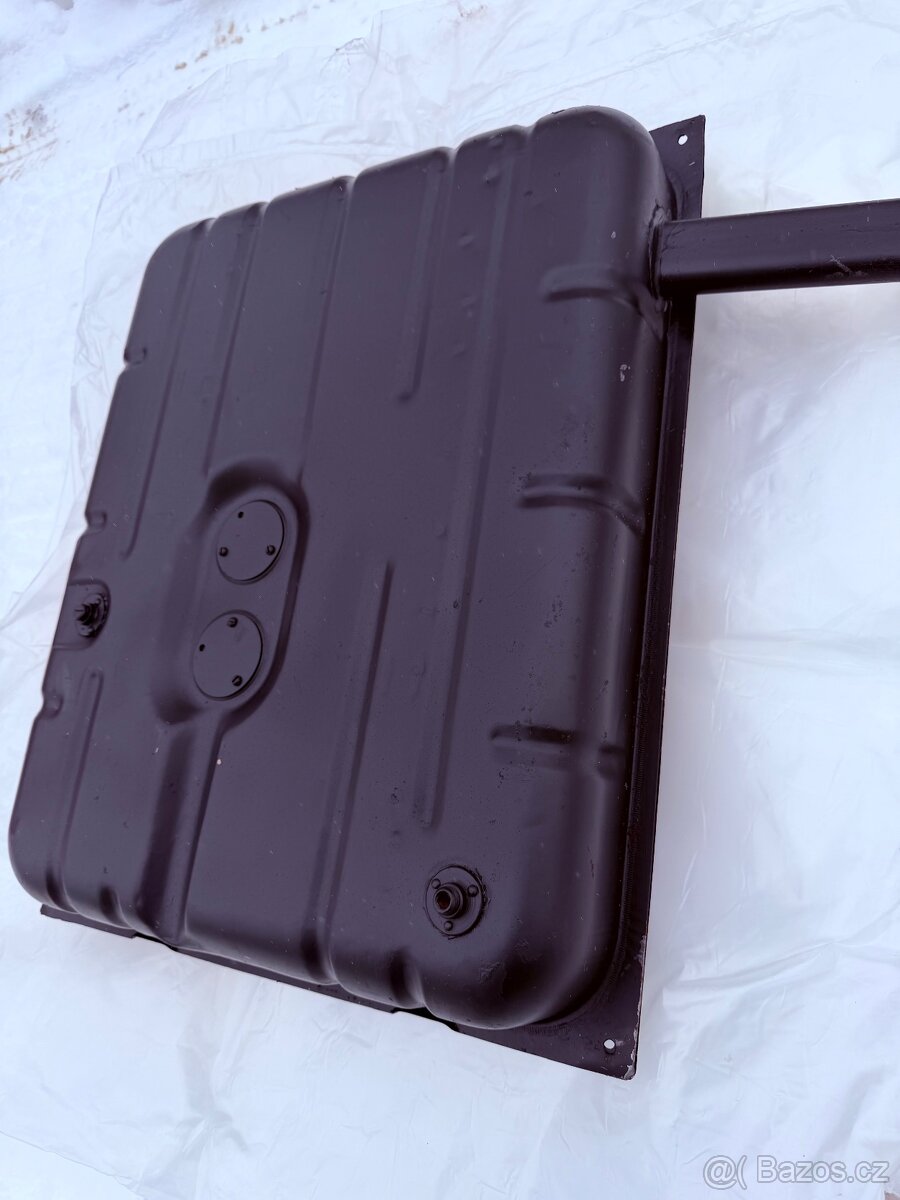 nová palivová nádrž Gaz 21 Volha - 2